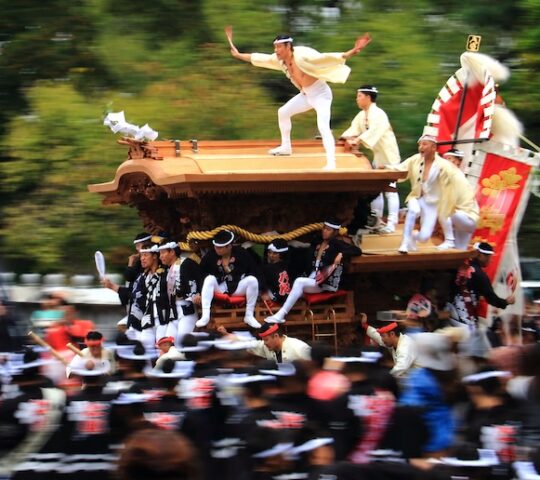 Kishiwada’s Danjiri Races Through the Streets Kishiwada’s Danjiri Races Through the Streets