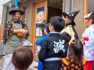 Trick or Treating in Itami