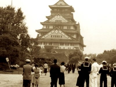A City Caught Between War and Peace